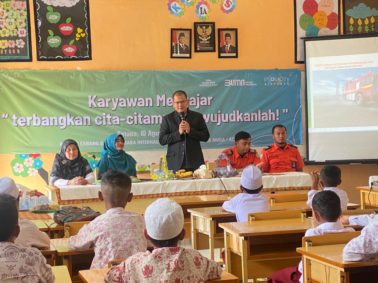 SDN Bueng Cala Dapat Bantuan dari PT Angkasa Pura SIM