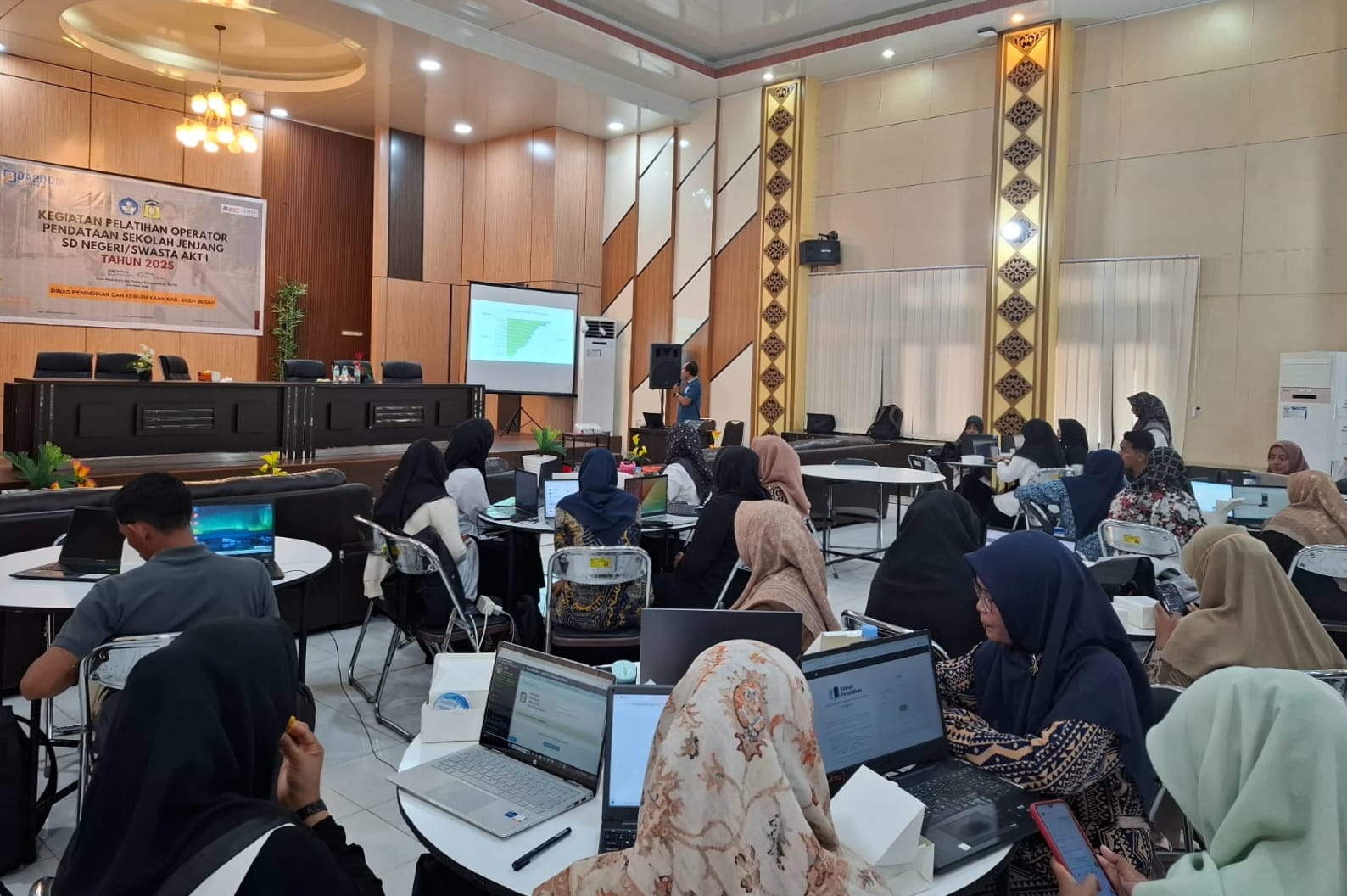 Operator Pendataan Sekolah Diberi Pelatihan
