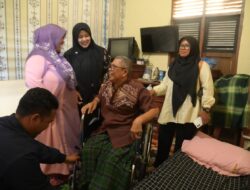 Warga Bayu Darul Imarah Dapat Bantuan Kursi Roda