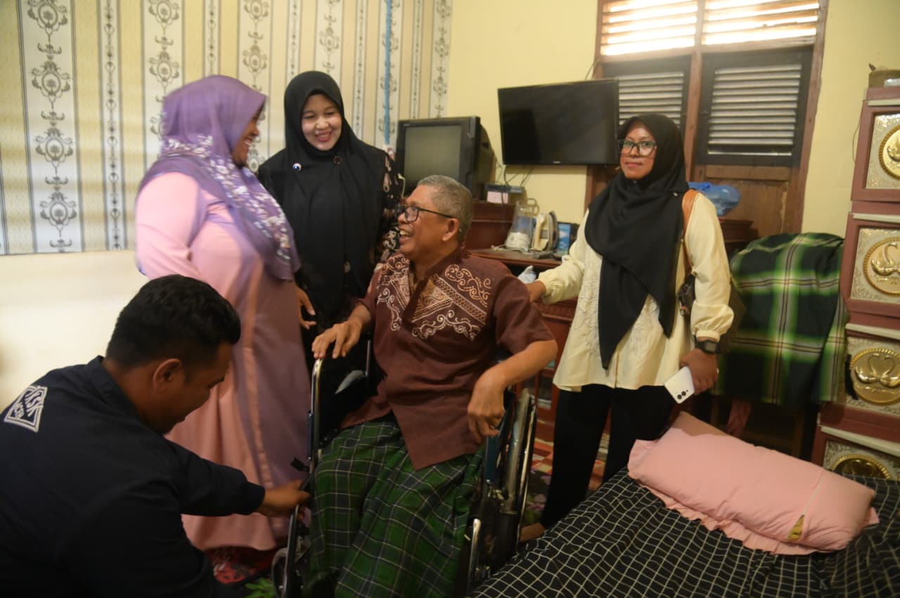 Warga Bayu Darul Imarah Dapat Bantuan Kursi Roda