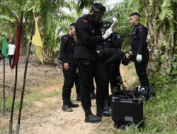 Brimob Unit KBRN Diturunkan untuk Cari Sumber Bau Gas di Aceh Timur