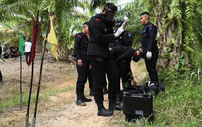 Brimob Unit KBRN Diturunkan untuk Cari Sumber Bau Gas di Aceh Timur