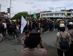 Ribuan Mahasiswa Demo Kantor DPRK Aceh Barat, Simpang Pelor Macet