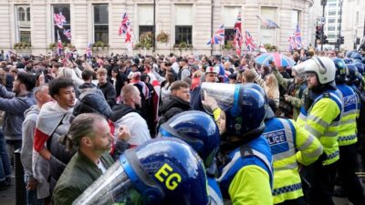 Bentrok di London