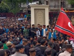 Ribuan Massa Kepung DPRA