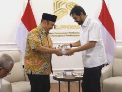 Mualem Serahkan Proposal Terowongan Geurutee ke Bappenas