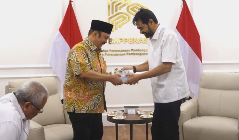 Mualem Serahkan Proposal Terowongan Geurutee ke Bappenas