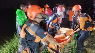Tim Rescuer Temukan Jasad Ayah dan Anak Korban Tenggelam di Sungai Tamiang