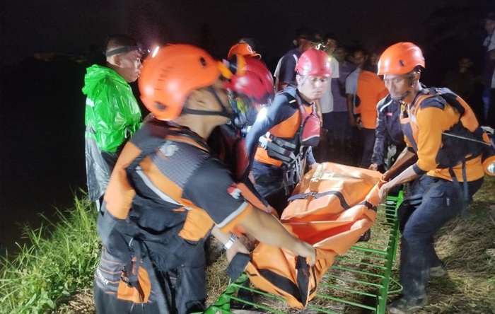 Tim Rescuer Temukan Jasad Ayah dan Anak Korban Tenggelam di Sungai Tamiang