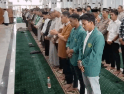 Driver Ojol di Aceh Shalat Ghaib untuk Affan di Masjid Raya Baiturrahman