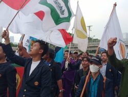 Mahasiswa UNPAD Kepung Gedung DPR