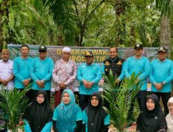 ASN Kemenag Bireuen Wakafkan Pohon Sawit Melalui PD IPARI