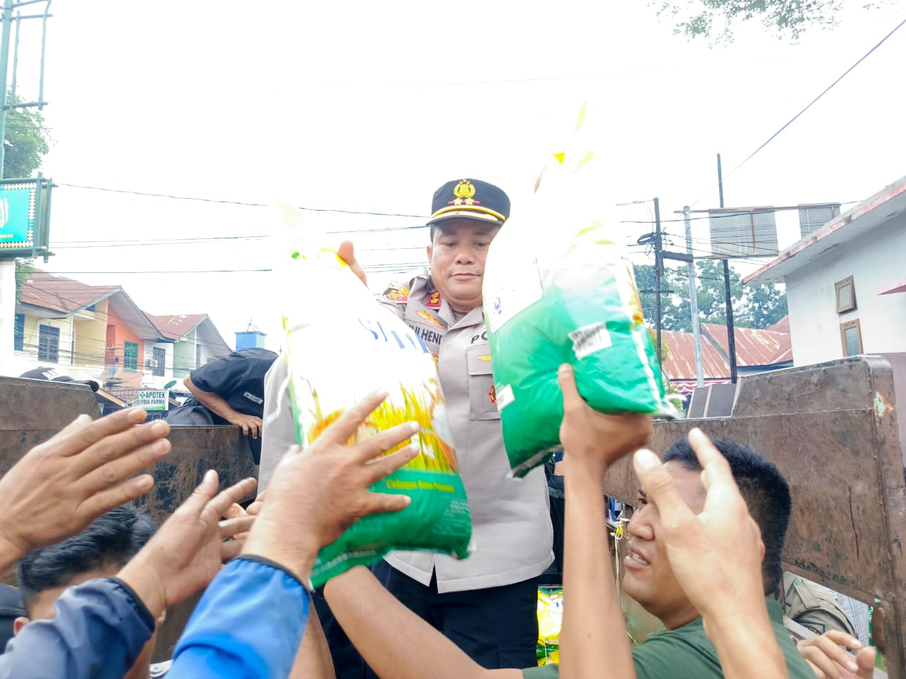 Pembagian Beras Menutup Aksi Damai Mahasiswa di Aceh Tenggara