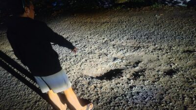Pengendara Keluhkan Lubang Dijalan Menuju Pajak Pagi