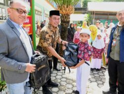 Bersama BRI, Bupati Aceh Besar Salurkan 500 Tas Sekolah