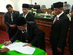 Bupati Muharram Idris Sampaikan Penjelasan di Paripurna DPRK