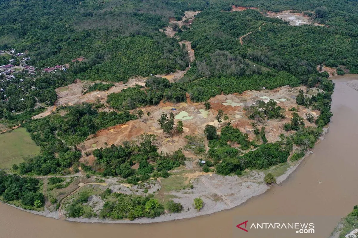 Tambang Ilegal di Sungai Mas