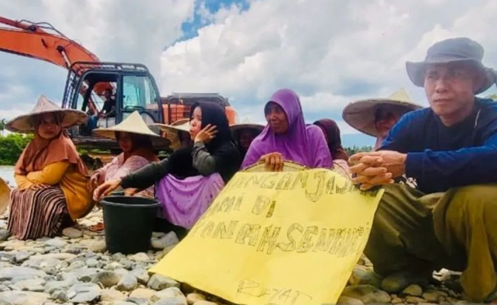 Tolak Tutup Tambang