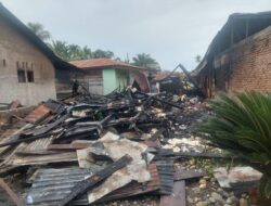 Empat Rumah Terbakar di Desa Gaya Jaya, Diduga Berawal dari Dapur Warga