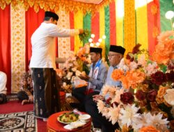 Pidie Jaya Sambut Kafilah Aceh Besar dengan Prosesi Peusijuek