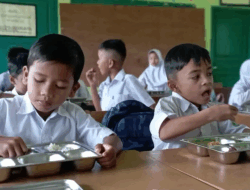 Siswa Madrasah di Aceh Besar Mulai Terima Makanan Program MBG
