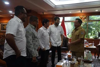 Mualem Tak Hadir di Anugerah Adat, Titip Ucapan Selamat untuk Mendagri