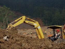 16 Orang Masih Hilang Tertimbun Longsor di Jateng