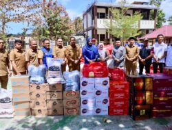 Ketua TP PKK Aceh Serahkan Bantuan untuk Dayah Babul Maghfirah Pasca Terbakar