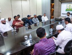 Mualem Fasilitasi Kolaborasi SAM Airlines dan Travel Umrah Aceh