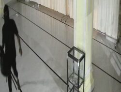 Pencuri Bertopeng Kuras Kotak Amal Meunasah Lancang Garam
