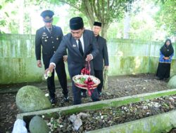 Wabup Syukri Pimpin Ziarah ke Makam Teungku Fakinah
