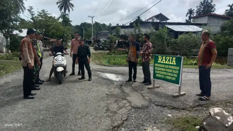 WH dan Polsek Sungai Mas Tegakkan Syariat Islam Lewat Razia Pakaian
