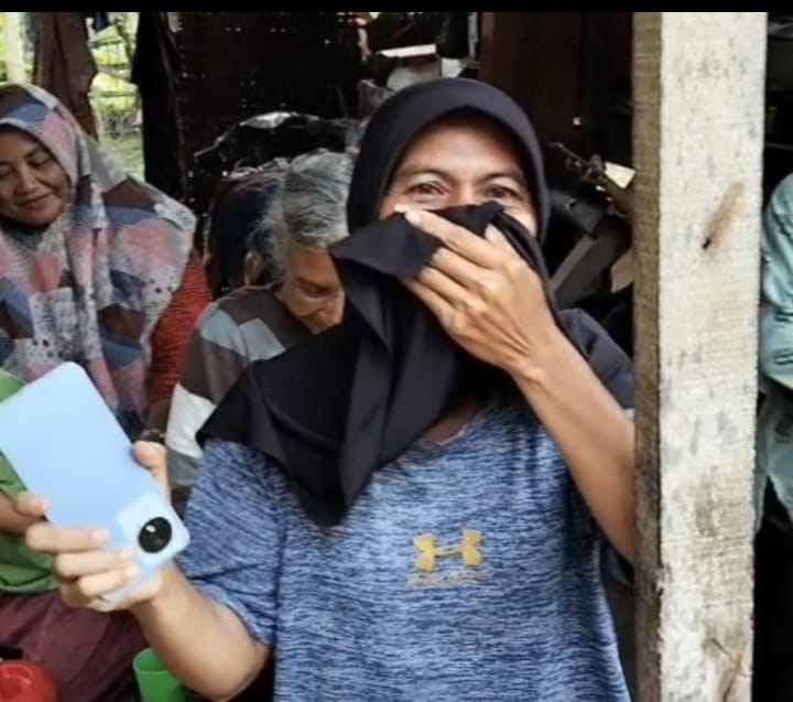 Empat Puluh Tahun Gelap, Warga Tanjung Seumantoh Kini Teraliri Listrik