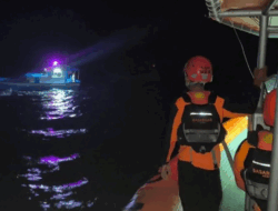 Basarnas Evakuasi Dua Nelayan yang Mati Mesin Boat di Perairan Pulau Rondo
