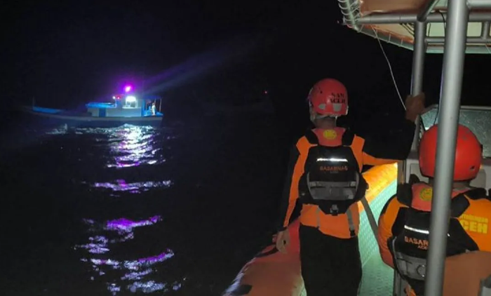 Basarnas Evakuasi Dua Nelayan yang Mati Mesin Boat di Perairan Pulau Rondo