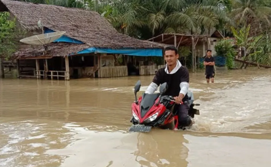 melintas_banjir