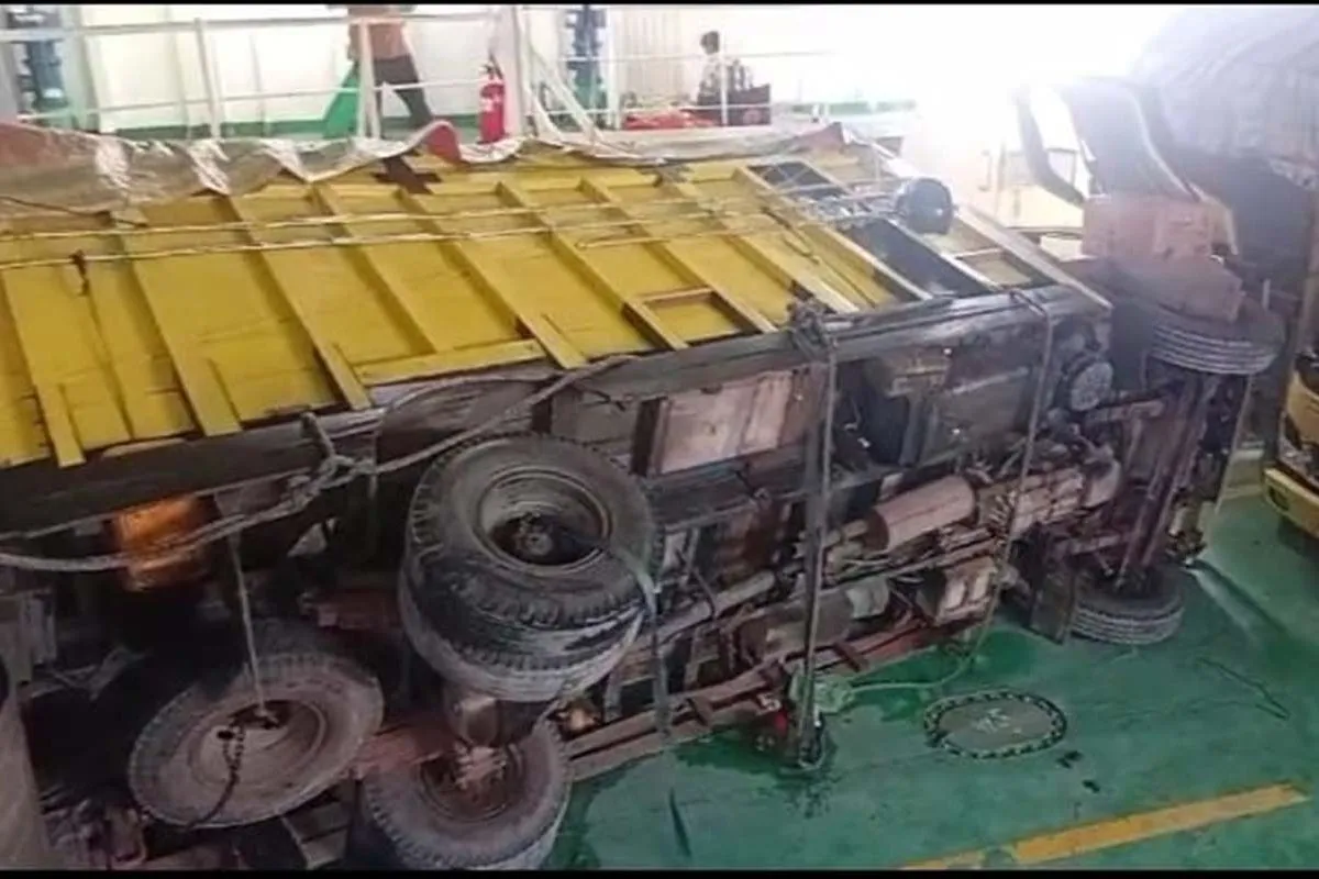 truk-terbalik