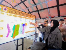 Illiza Serahkan Bantuan ke Posko Induk Bencana Bireuen