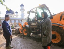 Banjir Bireuen: Illiza Kerahkan OPD, Buldoser, dan Dua Truk Bantuan