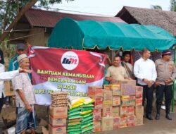 Polisi Gandeng Perusahaan Salurkan Bantuan Banjir