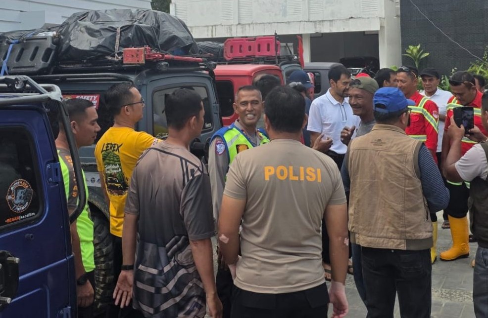 Mualem Lepas 10 Mobil Offroad Antar Bantuan ke Pining, Gayo Lues