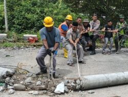 Material Longsor di Timang Gajah Dibersihkan Personel Gabungan