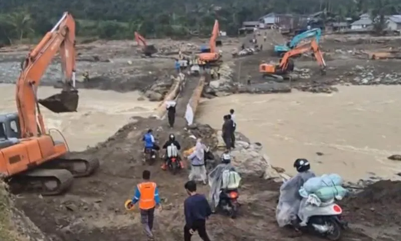 Jembatan Darurat di Beutong Sudah Bisa Dilalui Sepeda Motor