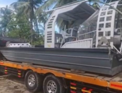 Polri Turunkan Kapal Rawa untuk Warga Terdampak Bencana di Bireuen