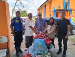 Diskominfo Aceh Besar Salurkan Pakaian untuk Warga Terdampak Banjir