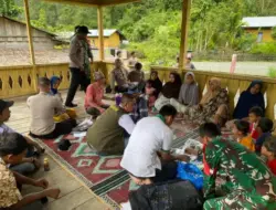 Tim Polres Aceh Barat Tembus Sikundo Salurkan Layanan Medis