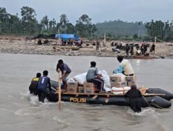 Bantu Pemulihan, Polres Lhokseumawe Kirim Perahu Karet ke Sawang