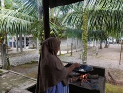 Masyarakat Abdya Kembali ke Kayu Bakar, Kelangkaan Gas Elpiji Subsidi Pasca Banjir