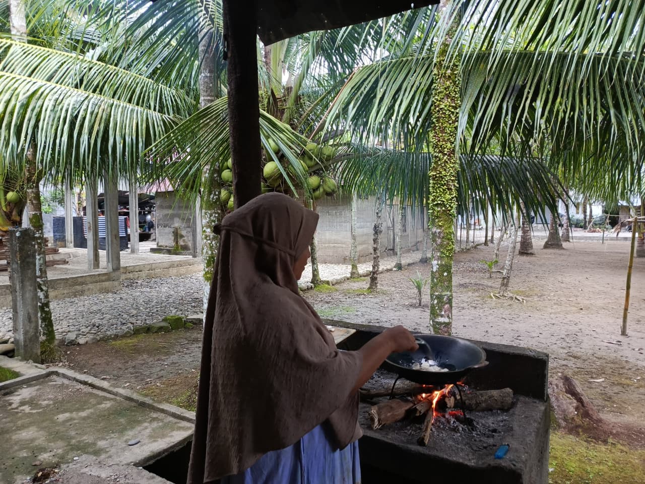 Masyarakat Abdya Kembali ke Kayu Bakar, Kelangkaan Gas Elpiji Subsidi Pasca Banjir