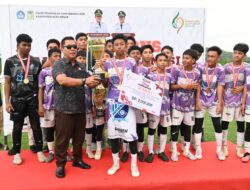Al Falah Abu Lam U Angkat Piala Bupati Aceh Besar 2025
